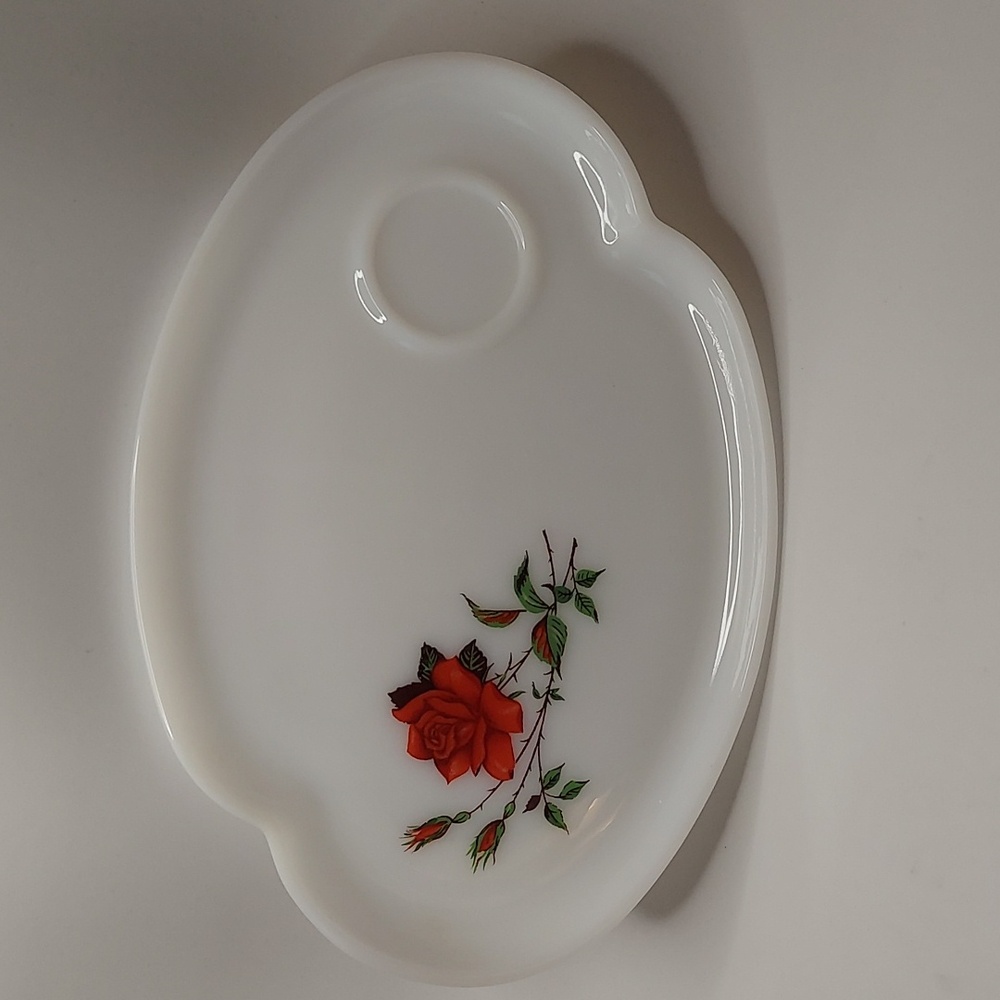 Set of 5 vintage Federal Glass Rosecrest milk glass plates, EUC